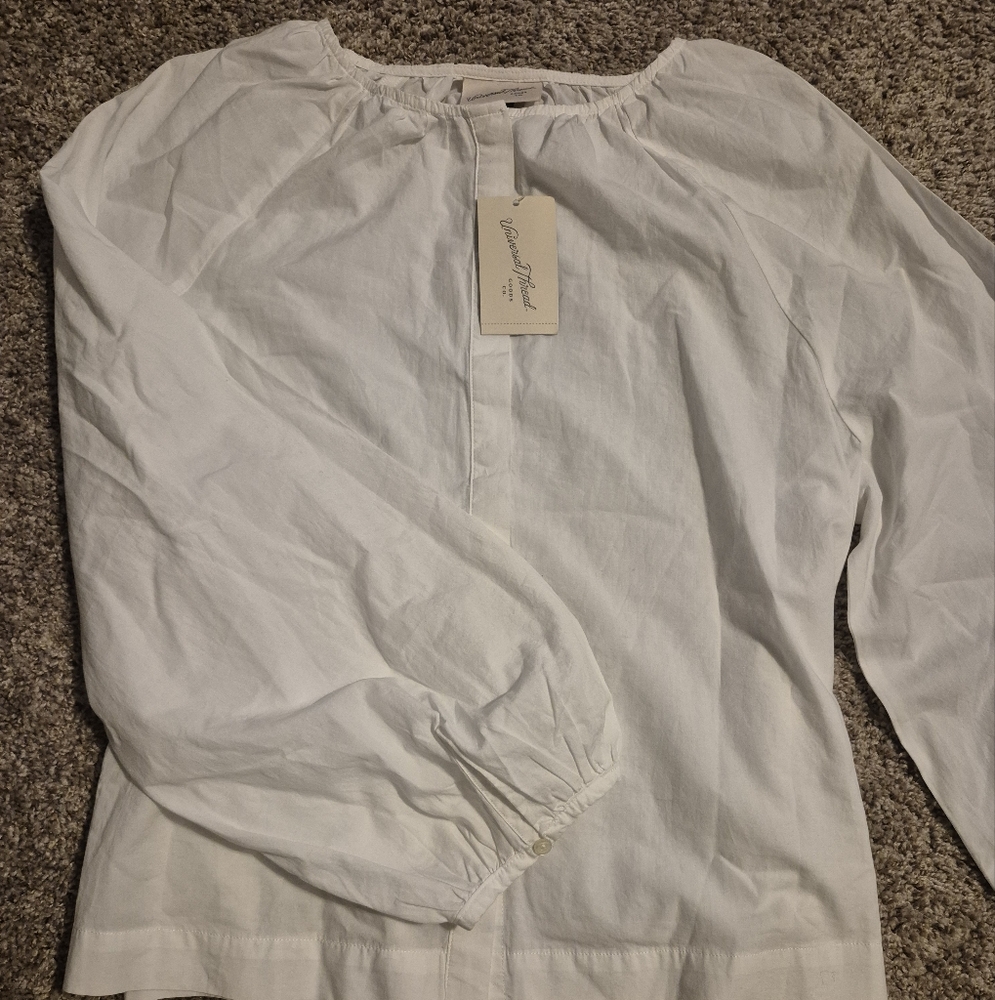 NWT Universal Thread Women's White Baloon Longsleeve Button Down Blouse